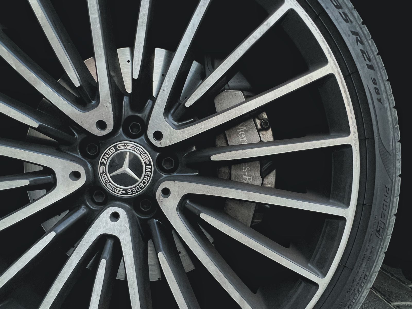 Black Mercedes Benz S500 4Matic 2023